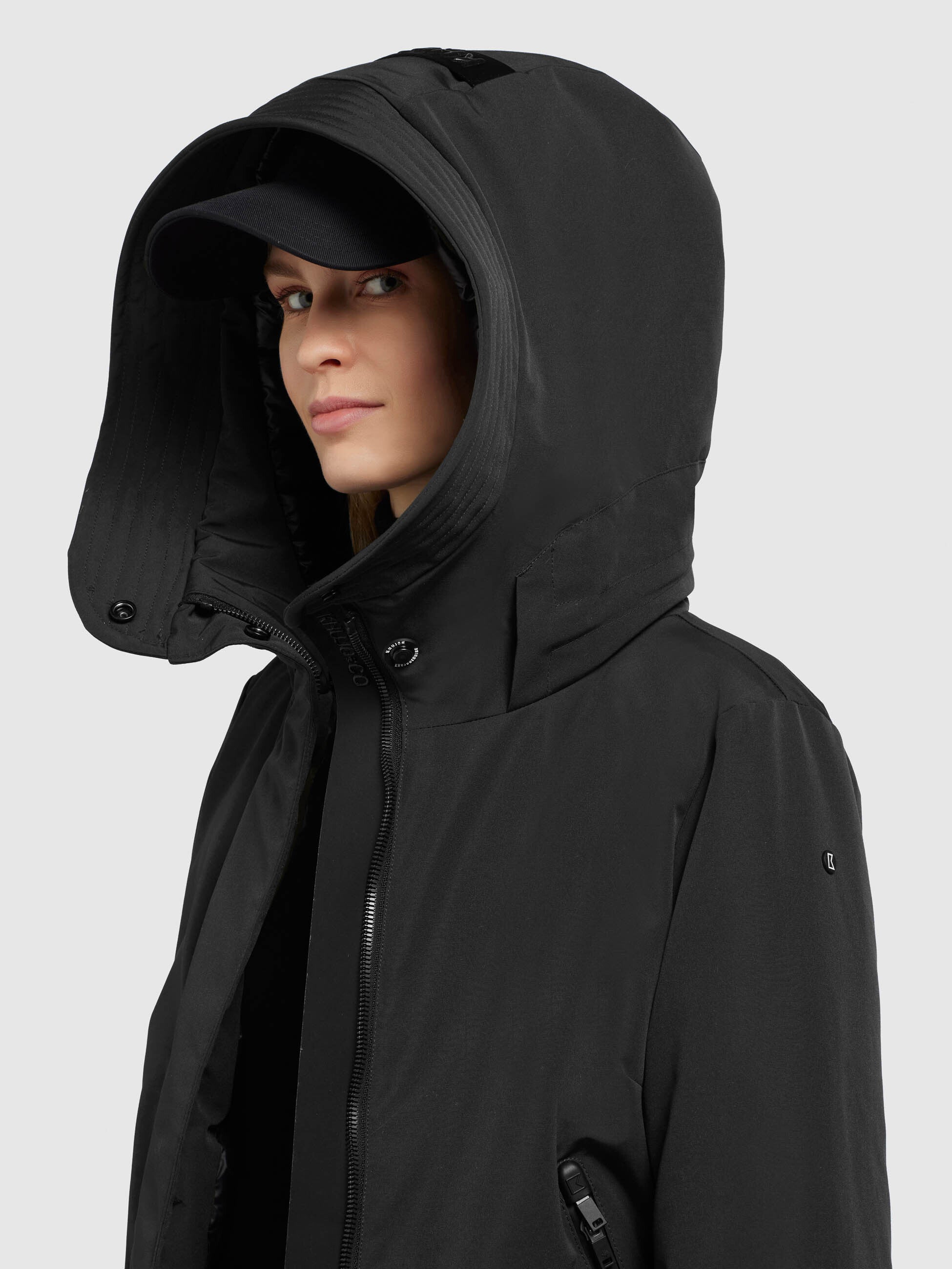 khujo-mantel-charlyn4-schwarz-warm-wattierter-kurzmantel-damen image 7