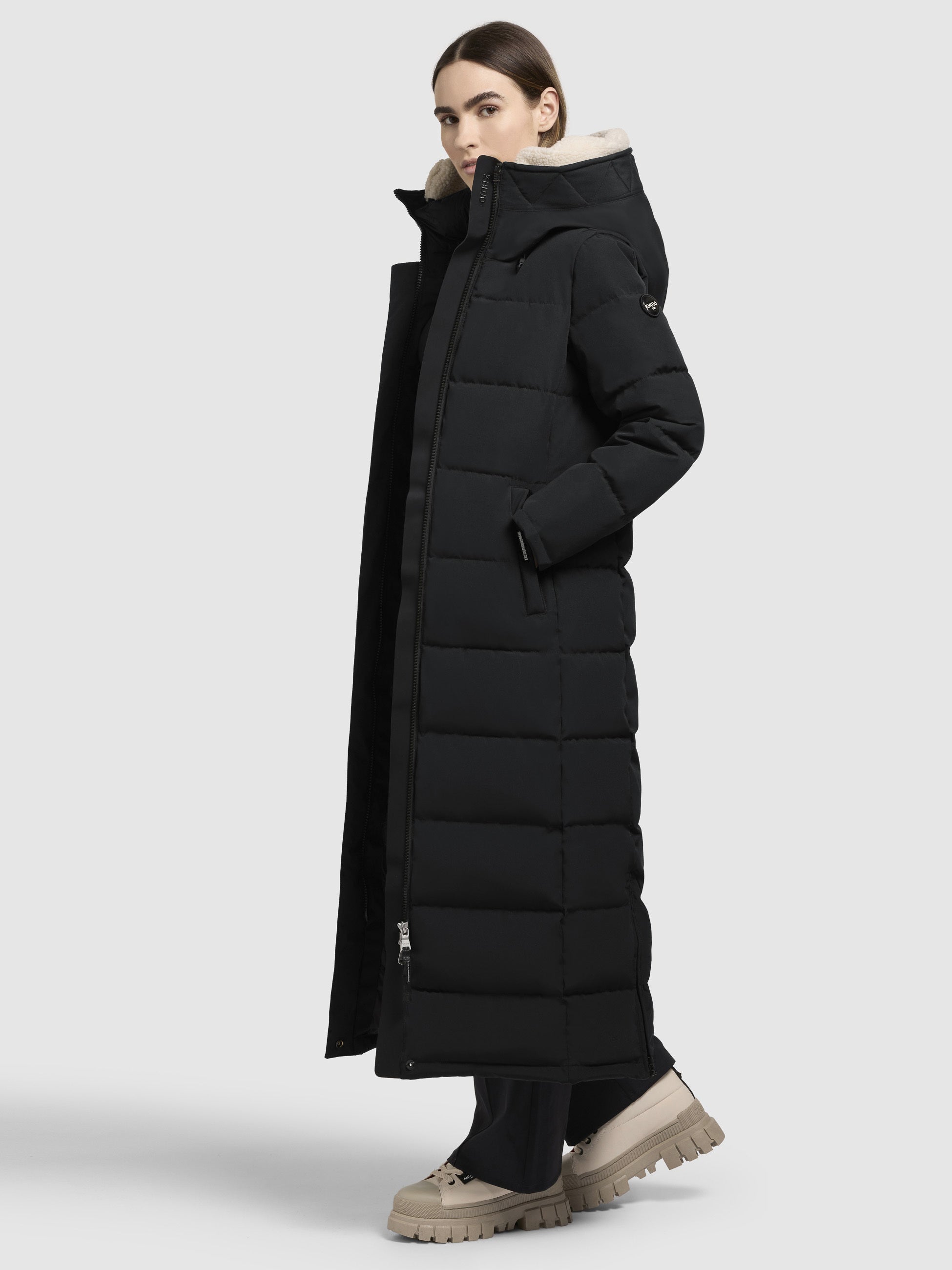 khujo-claresse-teddy-damen-steppmantel-schwarz-wadenlang-mit-kunstfell image 2