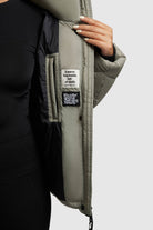 khujo-jacket-dafna-witcher-green-kurze-wattierte-slim-fit-jacke-mit-kapuze image 8