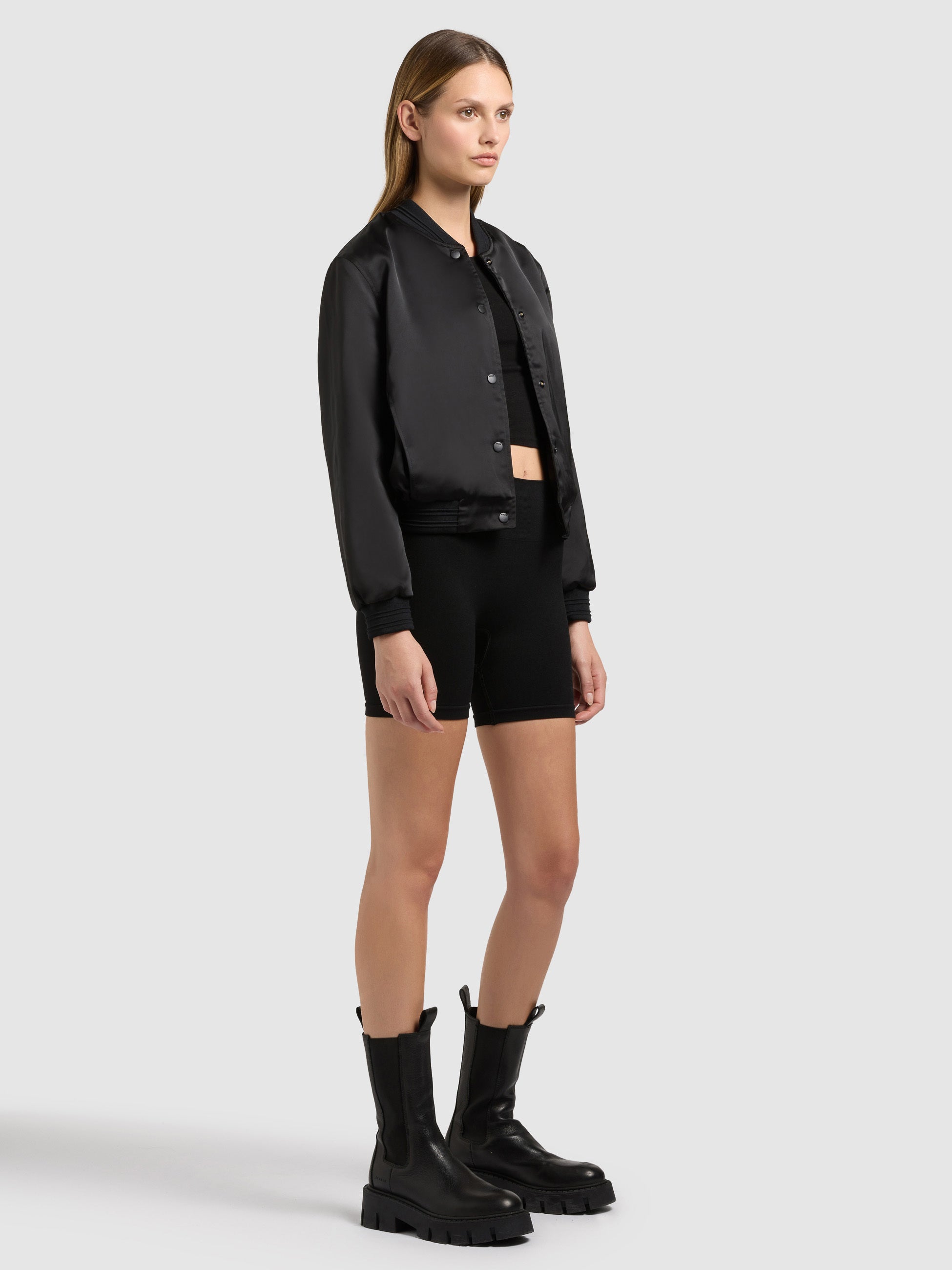 khujo-tami-bomberjacke-schwarz-damen-satin image 6