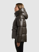 khujo-jacke-aurora-brown-gesteppte-kapuzenjacke-in-lederoptik-wasserabweisend image 5