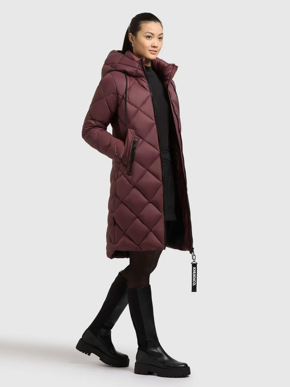 khujo-linda-damen-steppmantel-moscato-red-knielang-rautenstepp image 1