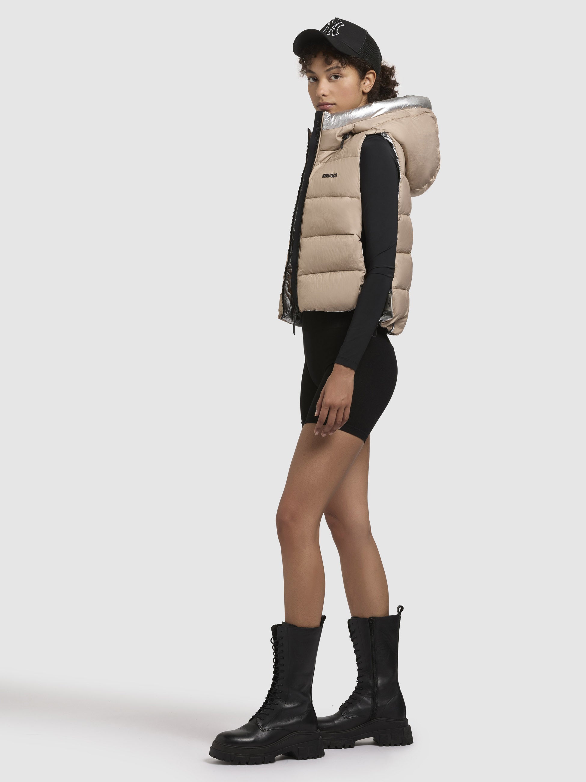 khujo-rina-damen-weste-beige-kurze-steppweste-mit-kapuze image 1