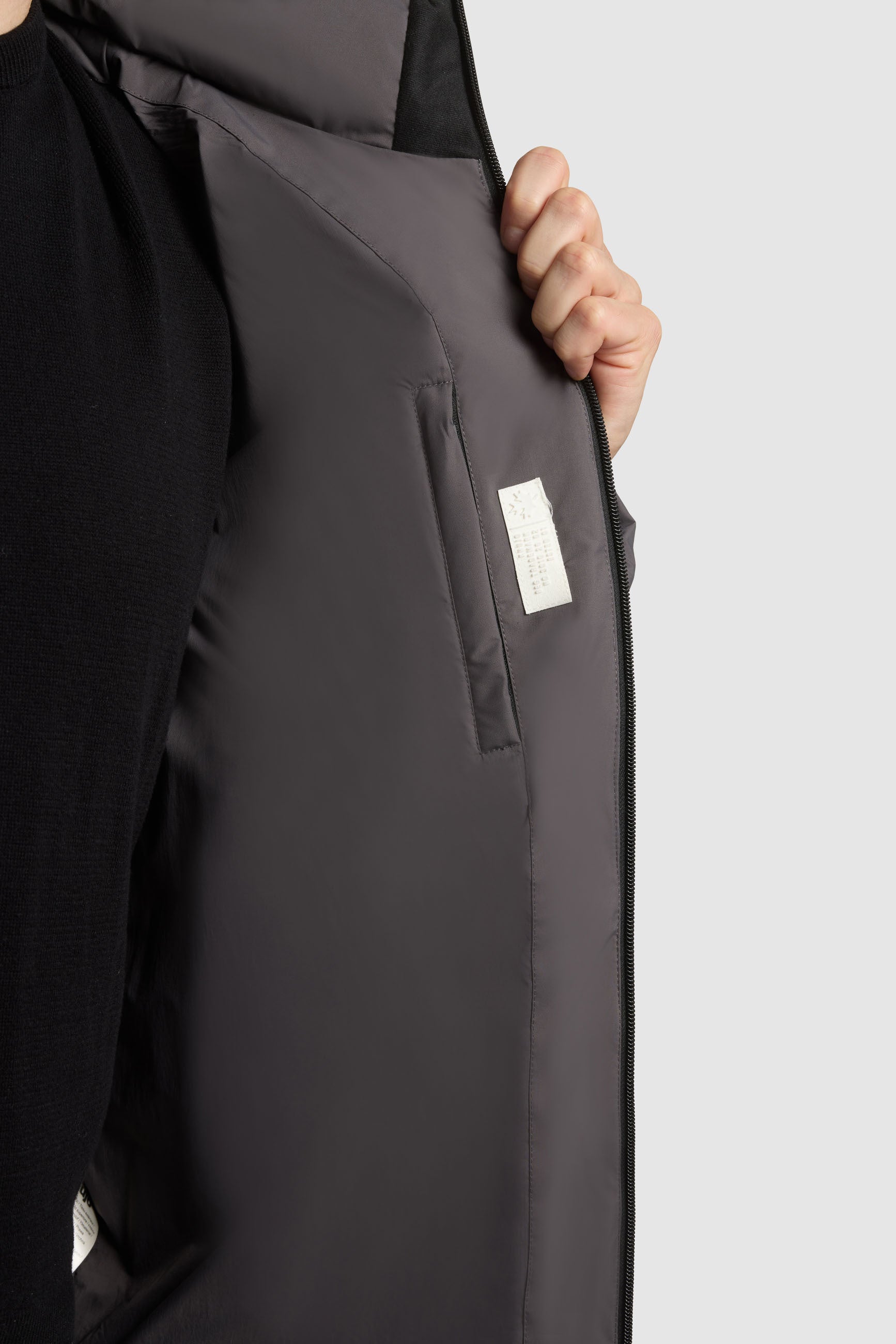 khujo-jacke-silas3-graphite-grey-warm-wattierte-steppjacke-mit-kapuze image 8