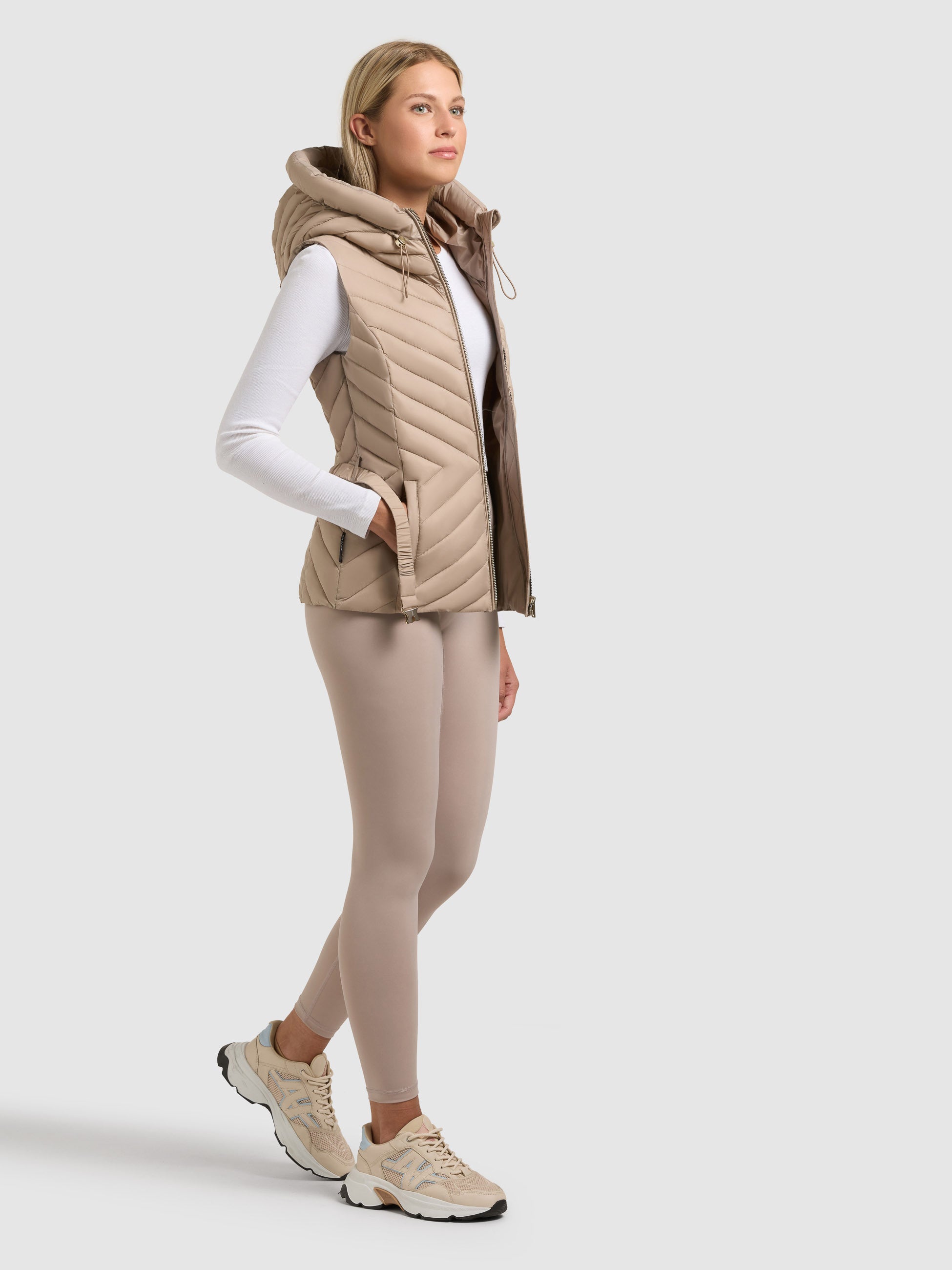 khujo-demie-steppweste-latte-beige-slim-fit-damenweste-mit-g-rtel-und-kapuze image 2