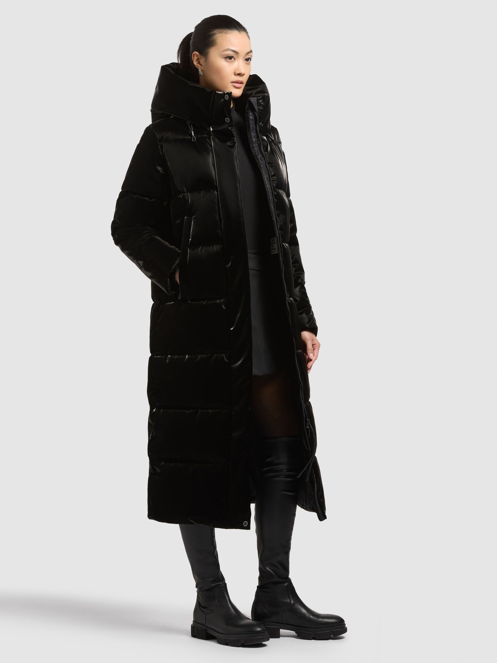 khujo-mantel-soulani5-shiny-black-gl-nzender-damen-steppmantel-mit-kapuze image 2