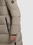 khujo-coat-dote-matt-wadenlanger-steppmantel-in-gray-beige-mit-abnehmbarer-kapuz image 8