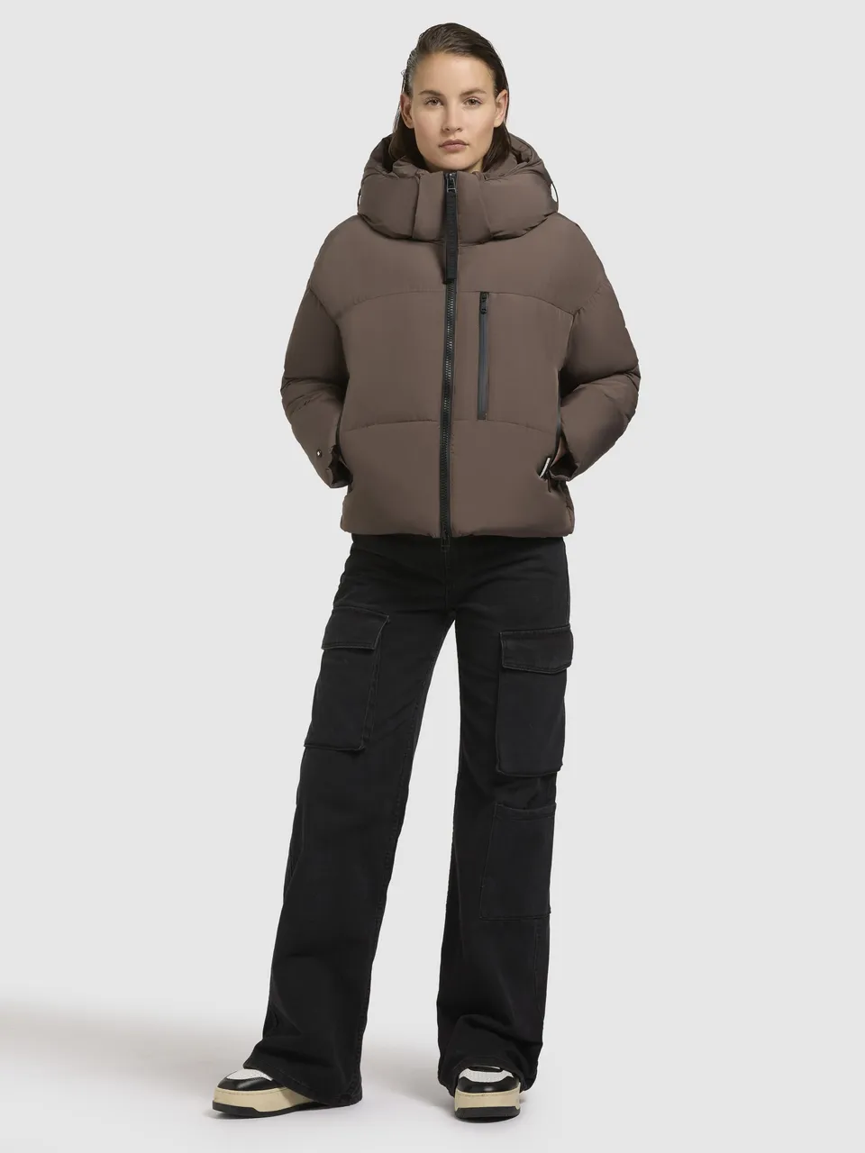 khujo-jacke-luxa-taupe-dunkel-kurze-steppjacke-damen-mit-abnehmbarer-kapuze image 1