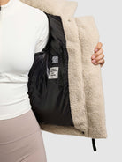 khujo-jacke-nessie2-greige-kurze-steppjacke-mit-teddyfleece image 8