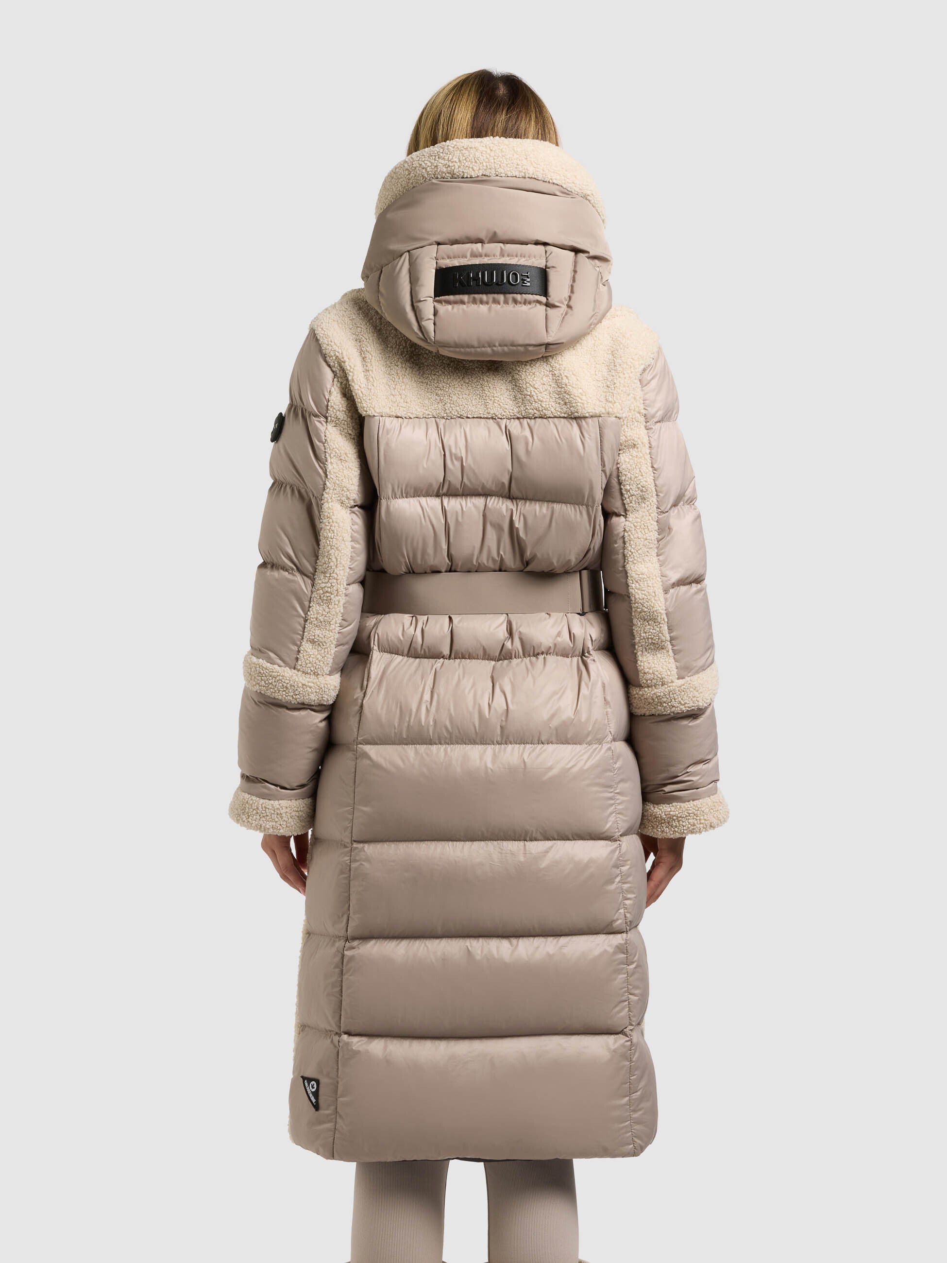 khujo-kalmia-greige-damen-kurzmantel-mit-teddyfleece-und-kapuzeneinsatz image 3