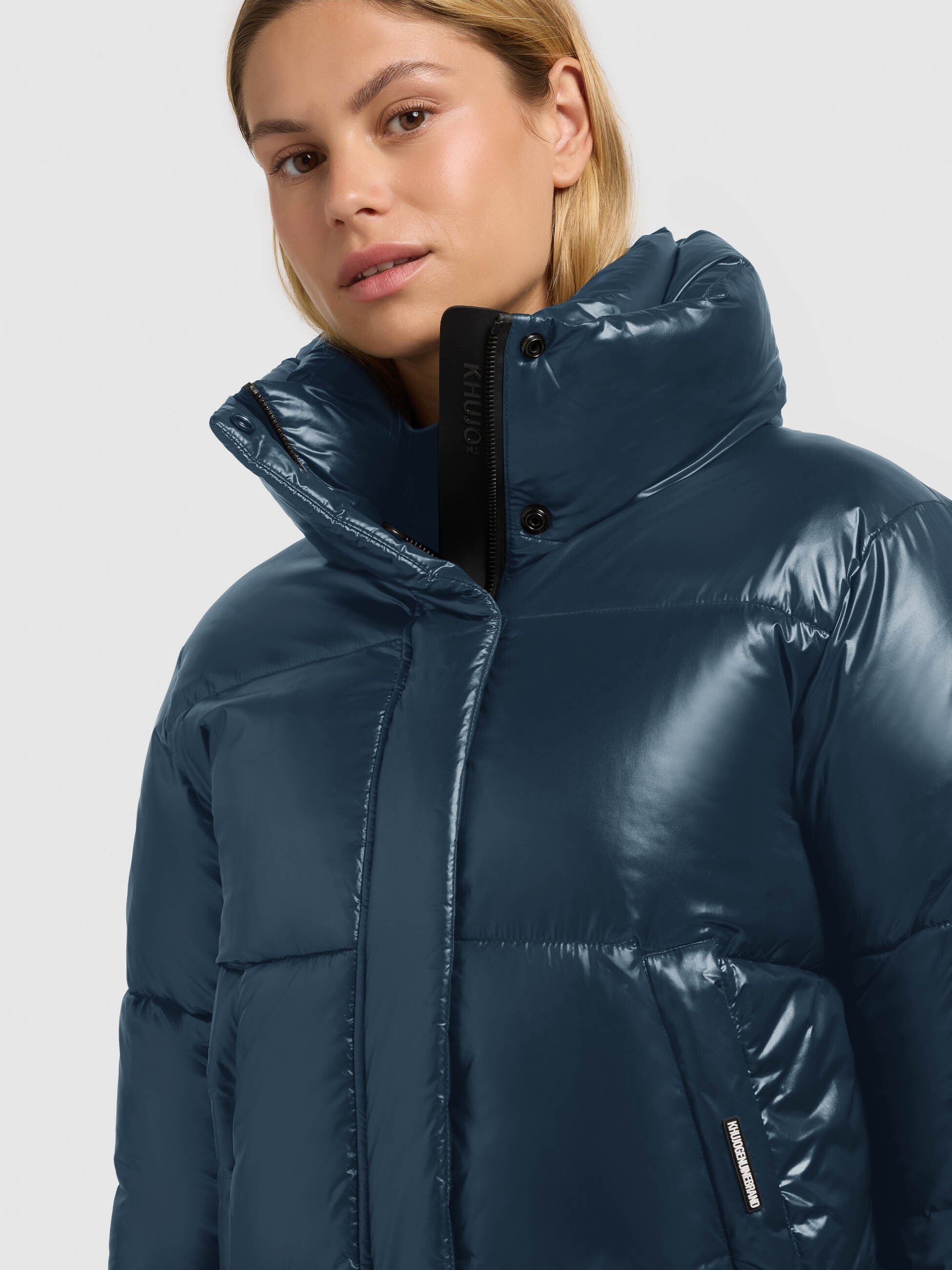 khujo-jacke-nala-dim-blue-gl-nzende-damen-winter-steppjacke-loose-fit-h-ftlang image 7