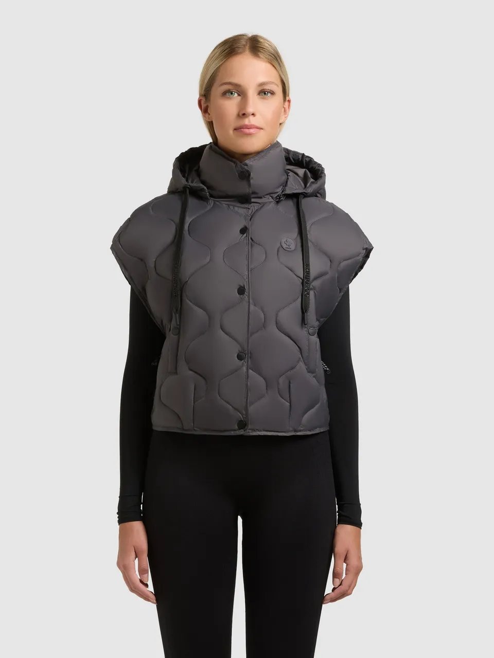 khujo-weste-ninga-slate-grey-gesteppte-damen-steppweste-mit-kapuze image 1