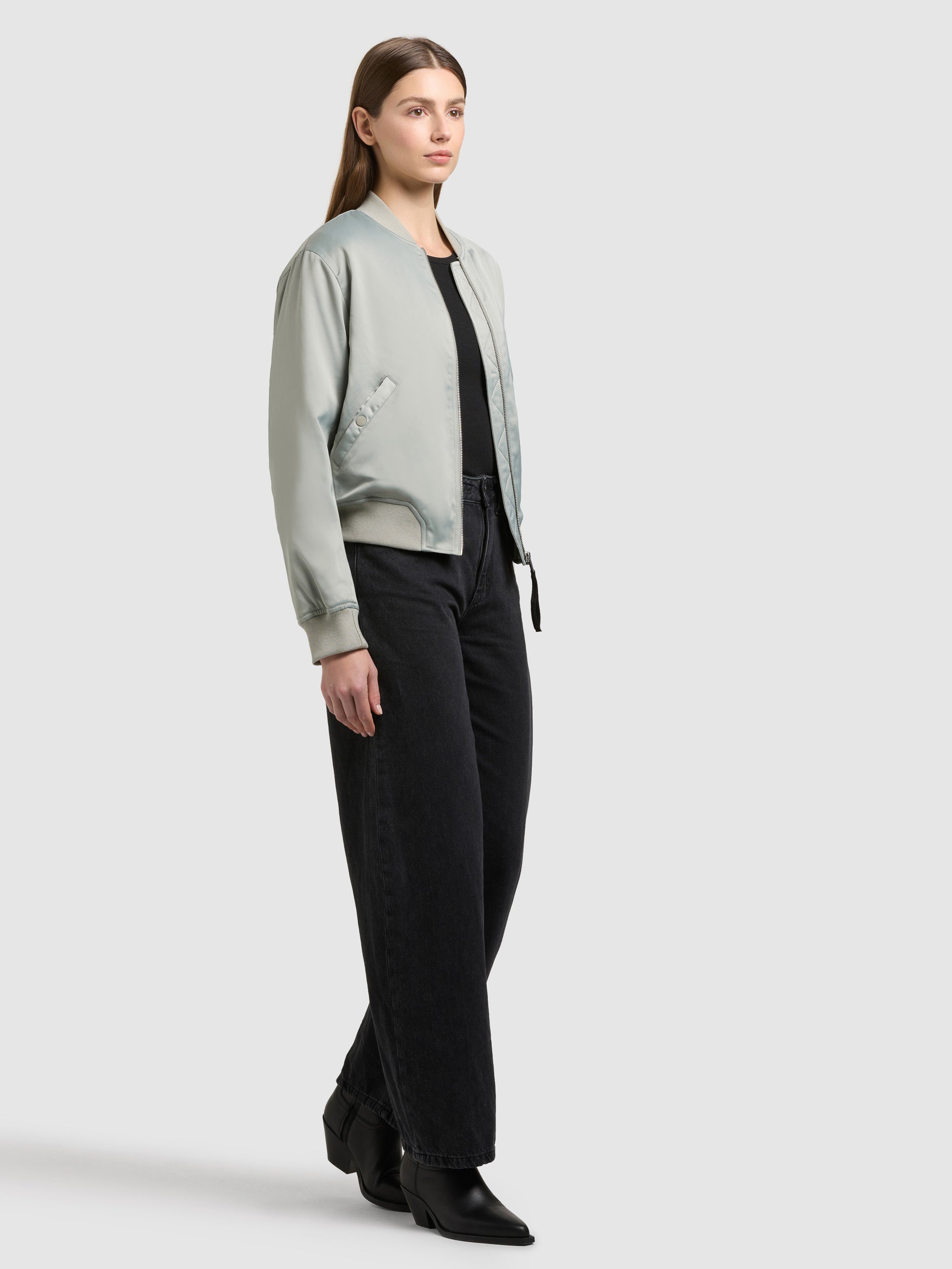 khujo-beth-bomberjacke-damen-cloud-green-satin image 6