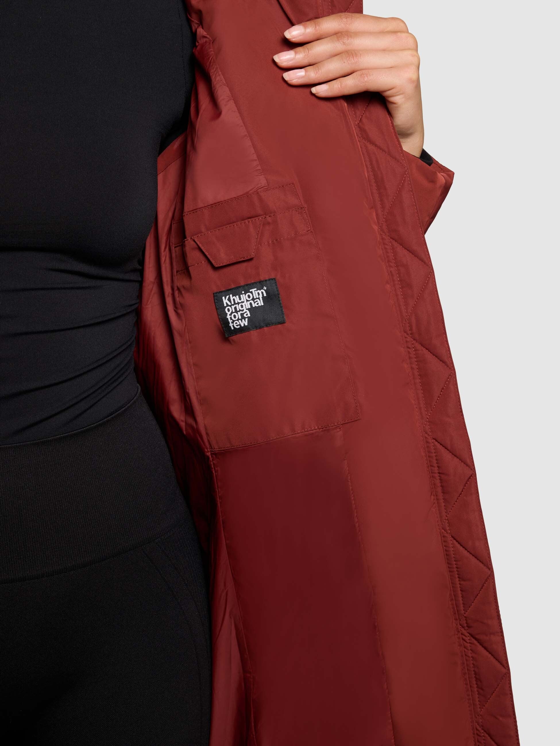 khujo-mantel-mikia2-dark-red-steppmantel-knielang-regular-fit image 8