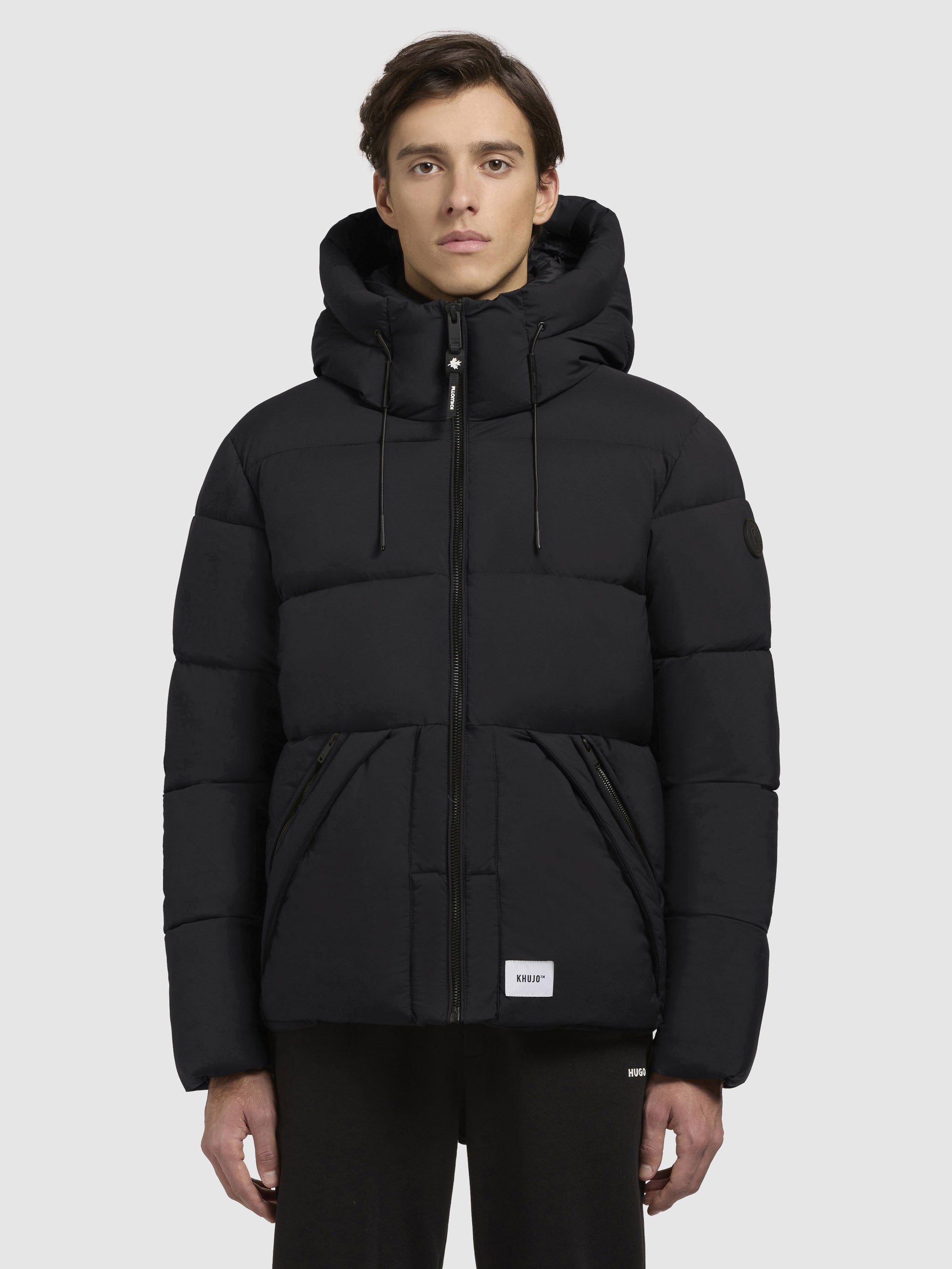 khujo-bela-matt-jacke-schwarz-gesteppte-winterjacke-h-ftlang-mit-kapuze image 4