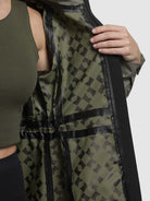 khujo-coat-sanni-grey-green-leichte-regenjacke-damen-slim-fit image 8