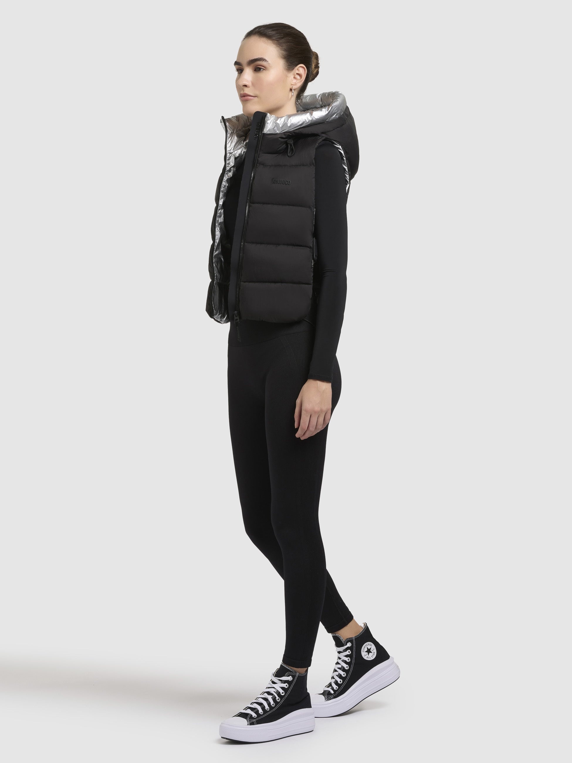 khujo-weste-rina-schwarz-damen-steppweste-cropped-mit-kapuze image 2