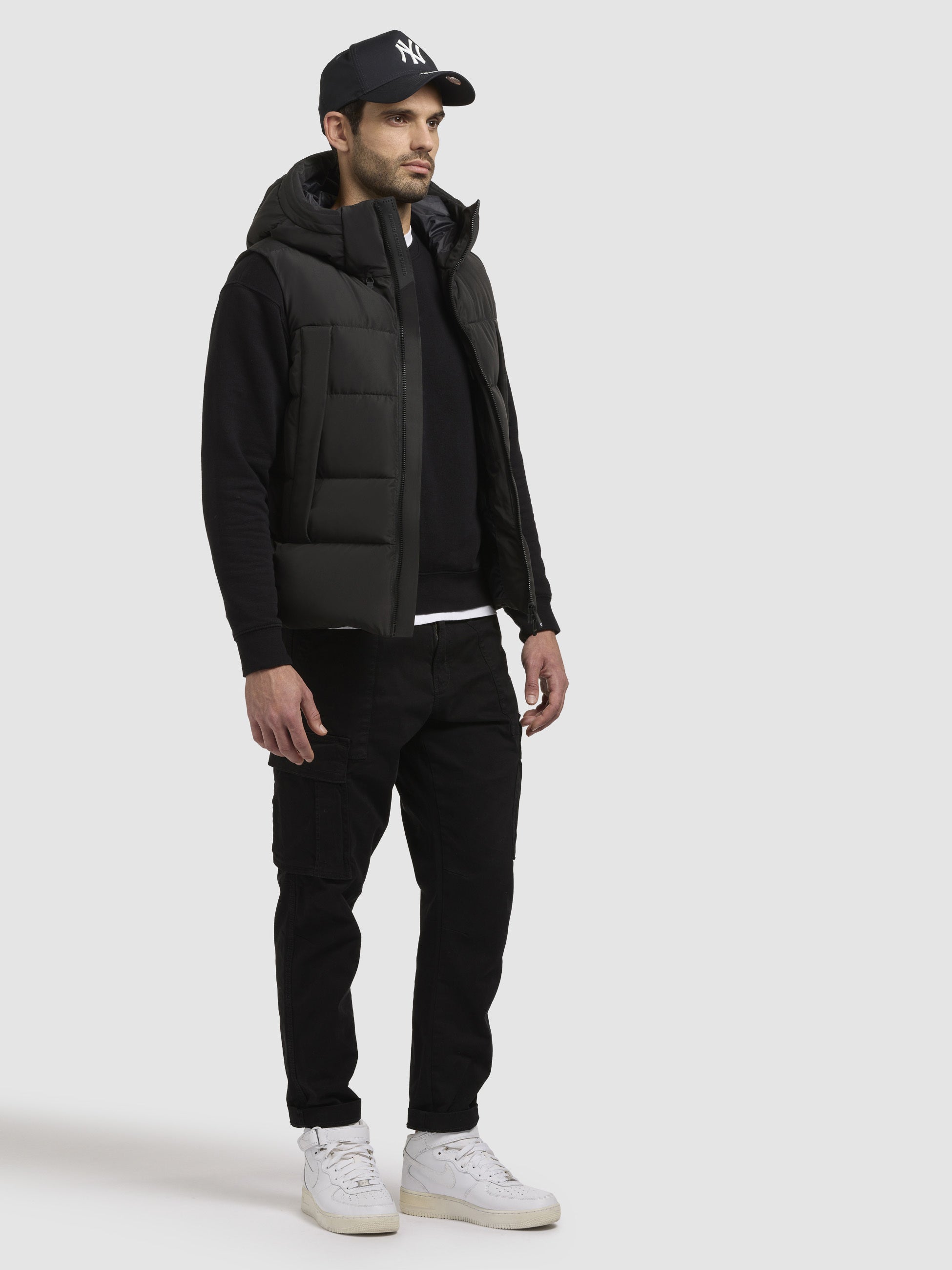 khujo-weste-hallyt-dunkelgrau-wattierte-steppweste-mit-kapuze-regular-fit image 6