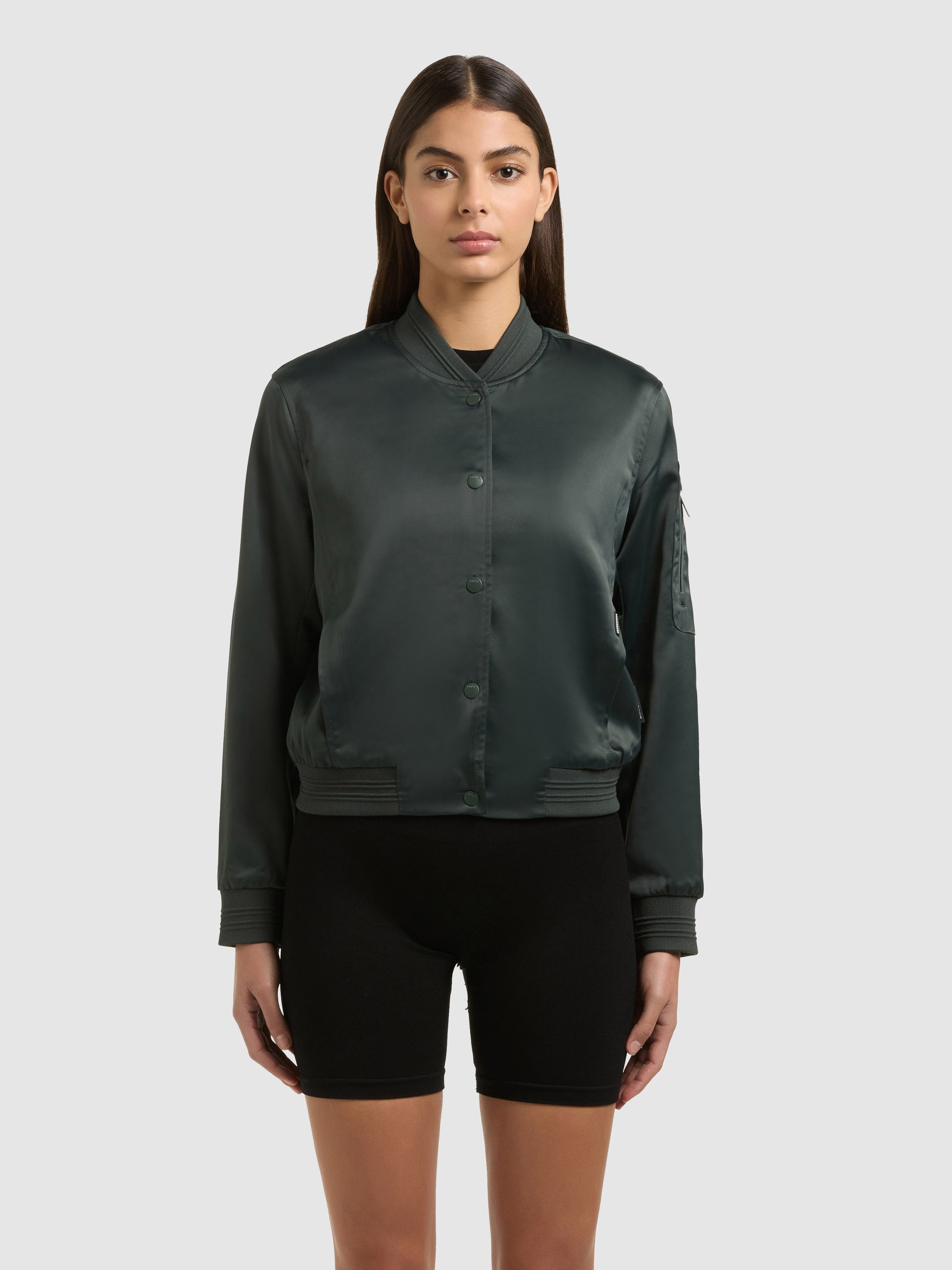 khujo-tami-damen-bomberjacke-satin-treetop-green image 4