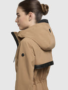 khujo-jacke-yoni-kamel-damen-sommer-regenjacke-wasserabweisend-mit-kapuze image 8