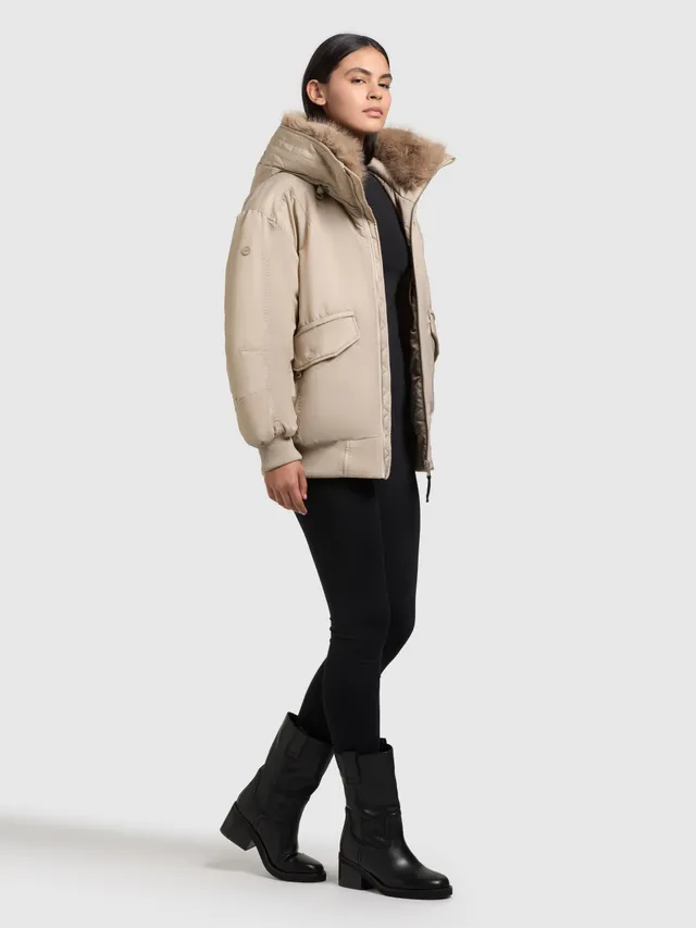 khujo-jacke-cela-light-beige-damen-bomberjacke-loose-fit-mit-kapuze-und-kunstfel image 1