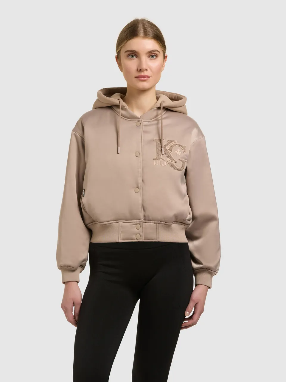 khujo-jacke-chani-latte-beige-damen-bomberjacke-leicht-wattiert-aus-satin-mit-ka image 1