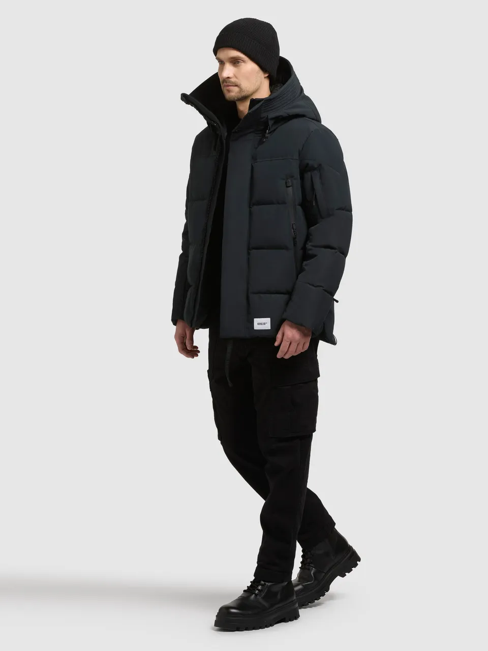 khujo-tato2-steppjacke-obrage-gray-wattierte-jacke-mit-kapuze-und-rucksacktr-ger image 1