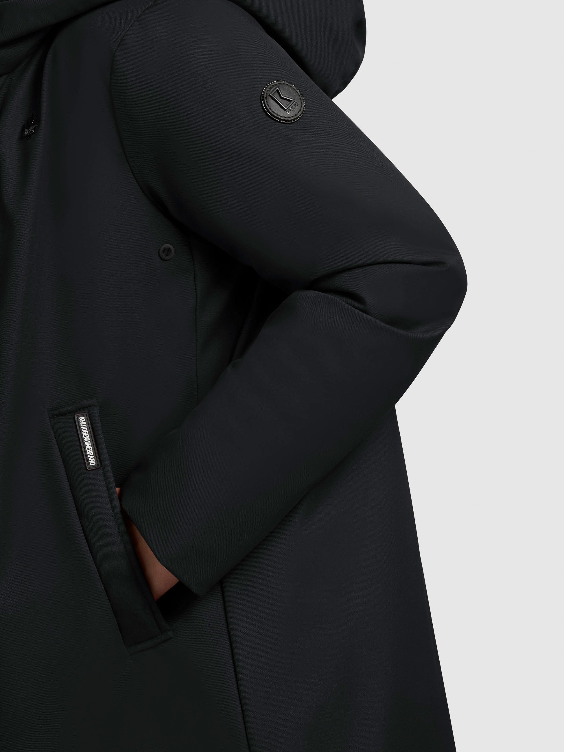khujo-yaak3-damen-kurzmantel-black-leicht-wattierter-parka-mit-gro-er-kapuze image 8