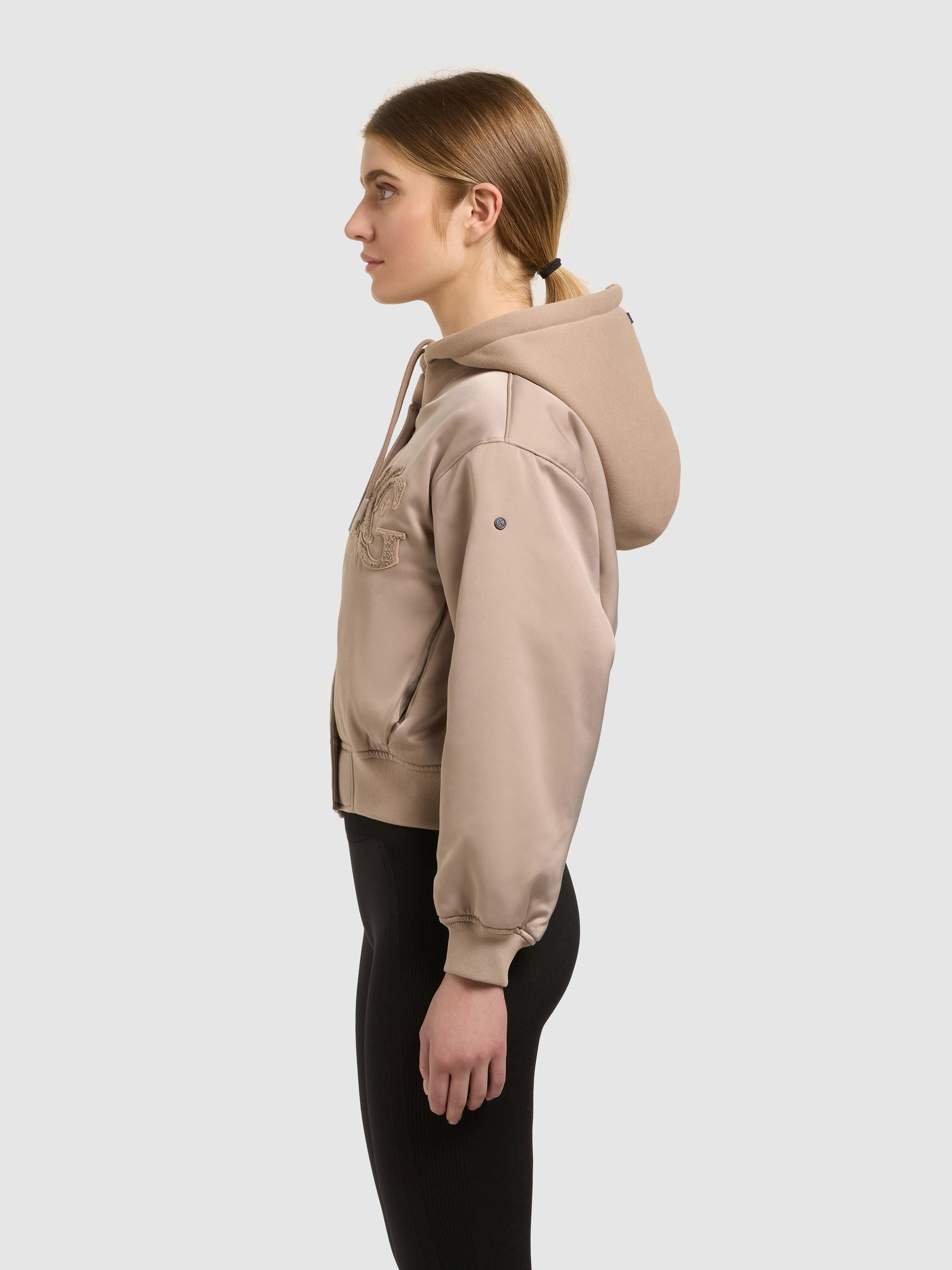 khujo-jacke-chani-latte-beige-damen-bomberjacke-leicht-wattiert-aus-satin-mit-ka image 5