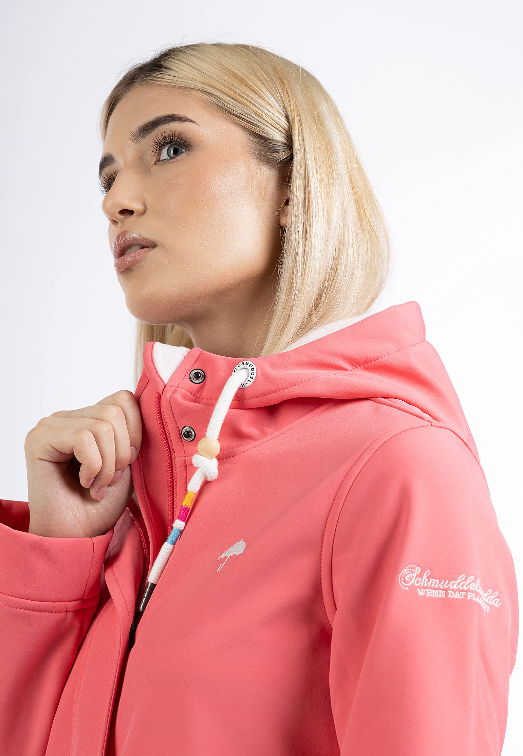 schmuddelwedda-damen-kurzmantel-aus-softshell-kurzer-bergangs-softshellmantel image 3