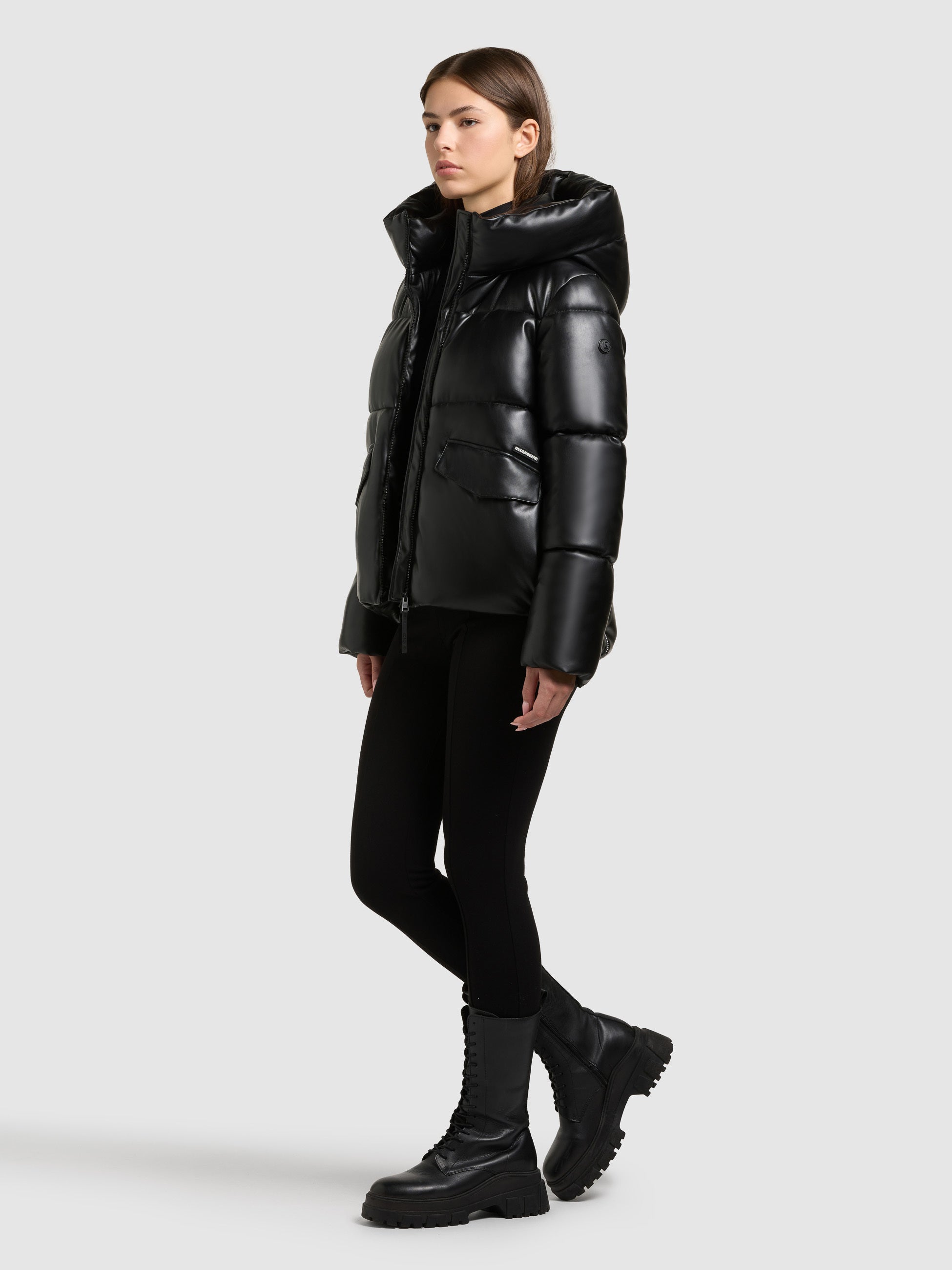 khujo-jacke-aurora-black-gesteppte-jacke-in-lederoptik-wasserabweisend image 2