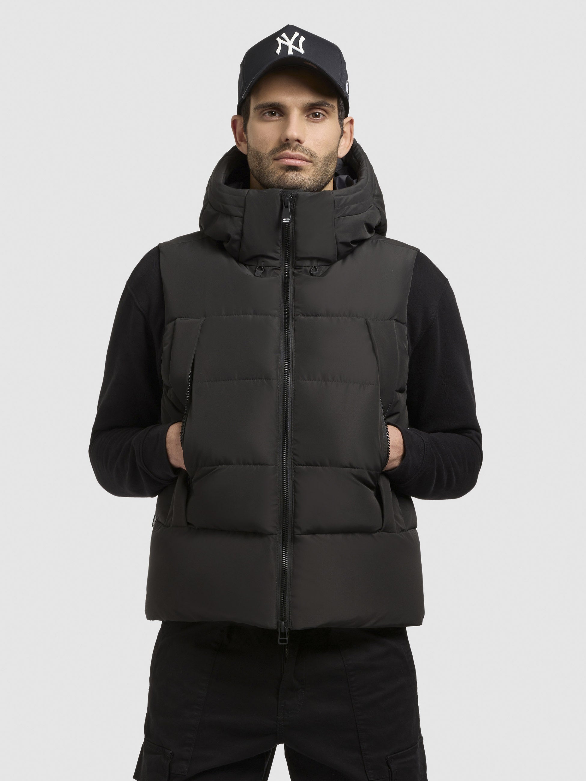 khujo-weste-hallyt-dunkelgrau-wattierte-steppweste-mit-kapuze-regular-fit image 4