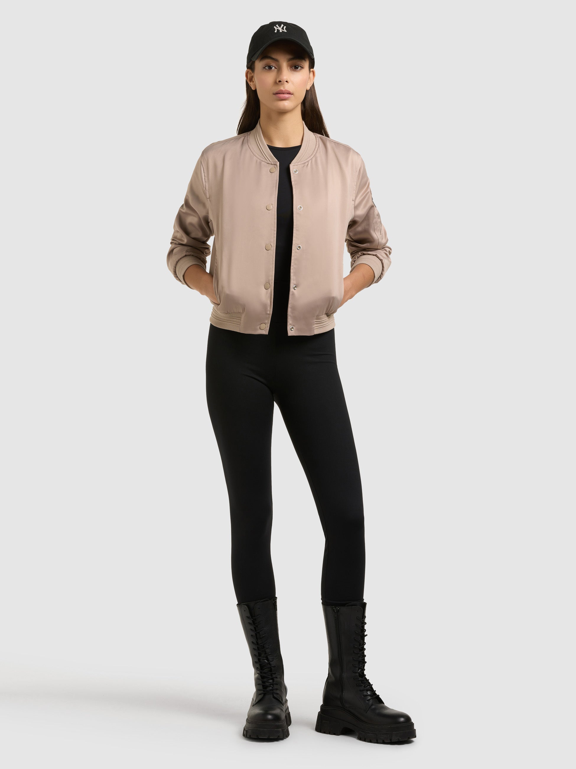 khujo-tami-bomberjacke-h-ftlang-latte-beige-satin image 6