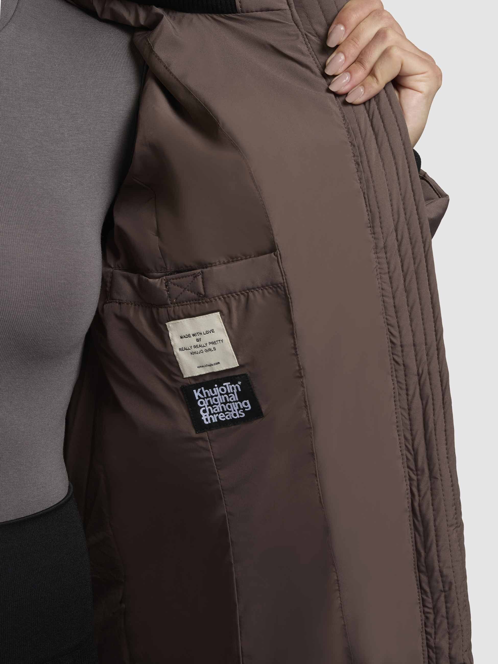 khujo-mantel-aribay5-taupe-dunkel-damen-steppjacke-lang-mit-strick image 8