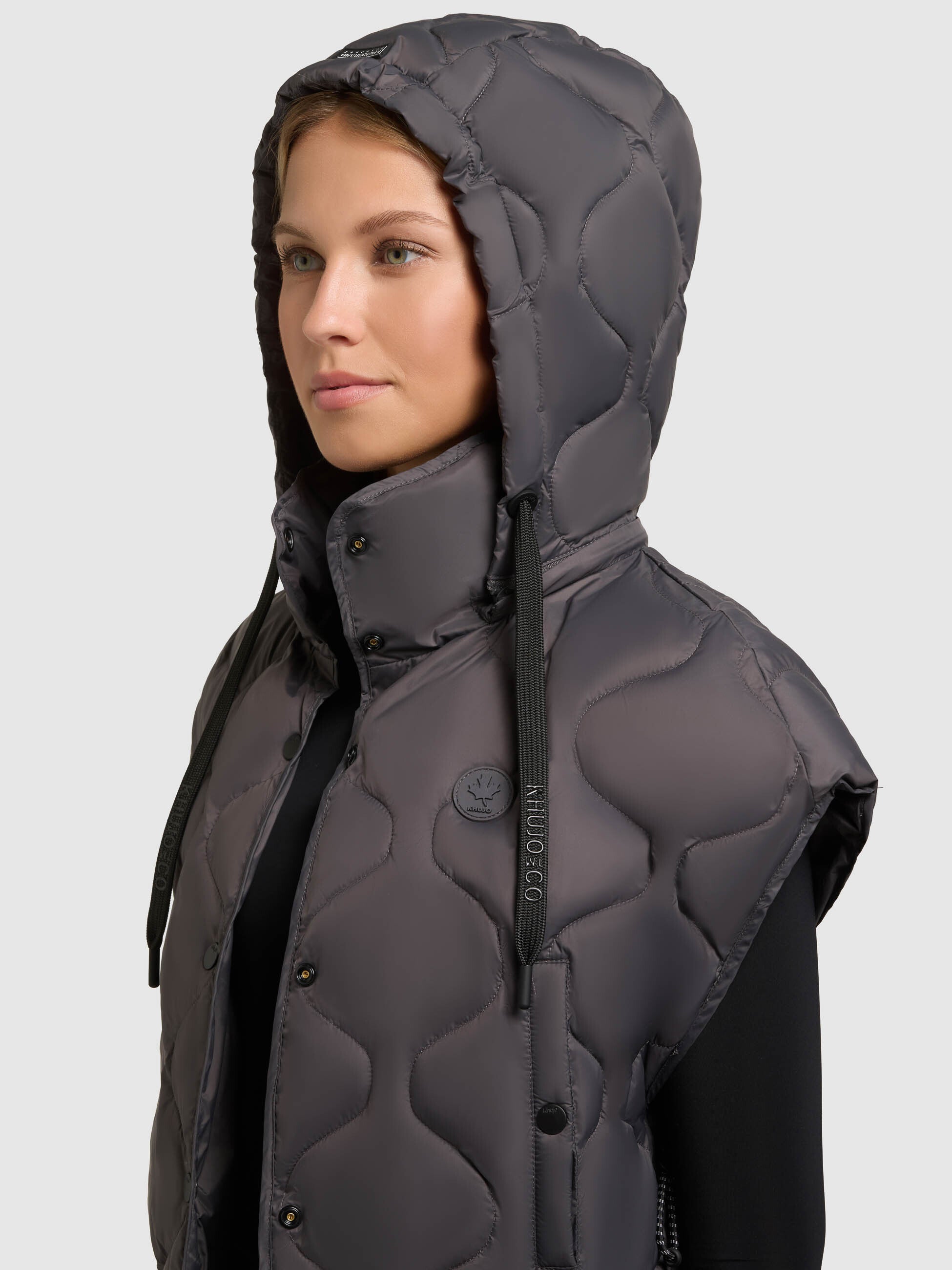 khujo-weste-ninga-slate-grey-gesteppte-damen-steppweste-mit-kapuze image 7