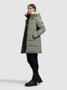 khujo-kelsi-coat-muted-green-kurzer-steppmantel-mit-teddy-kapuze image 2
