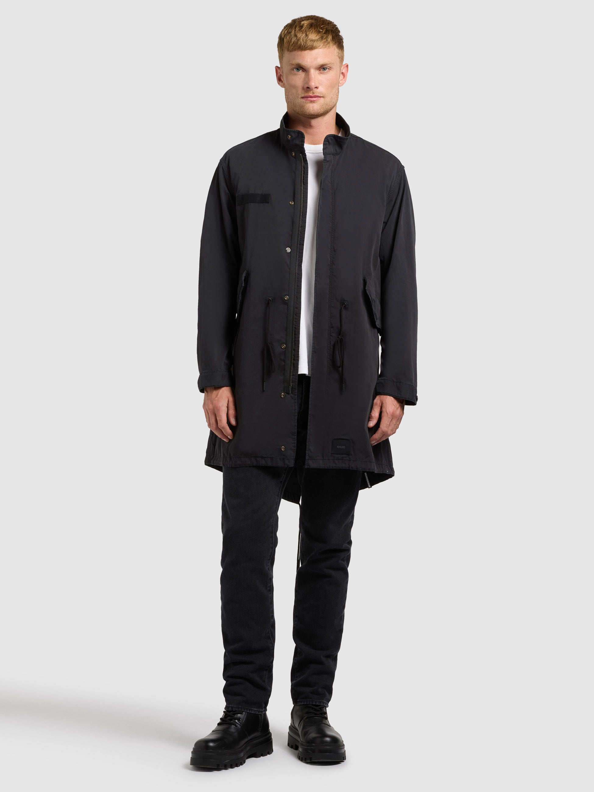 khujo-mantel-vito-black-herren-sommerparka-lang-in-schwarz image 2