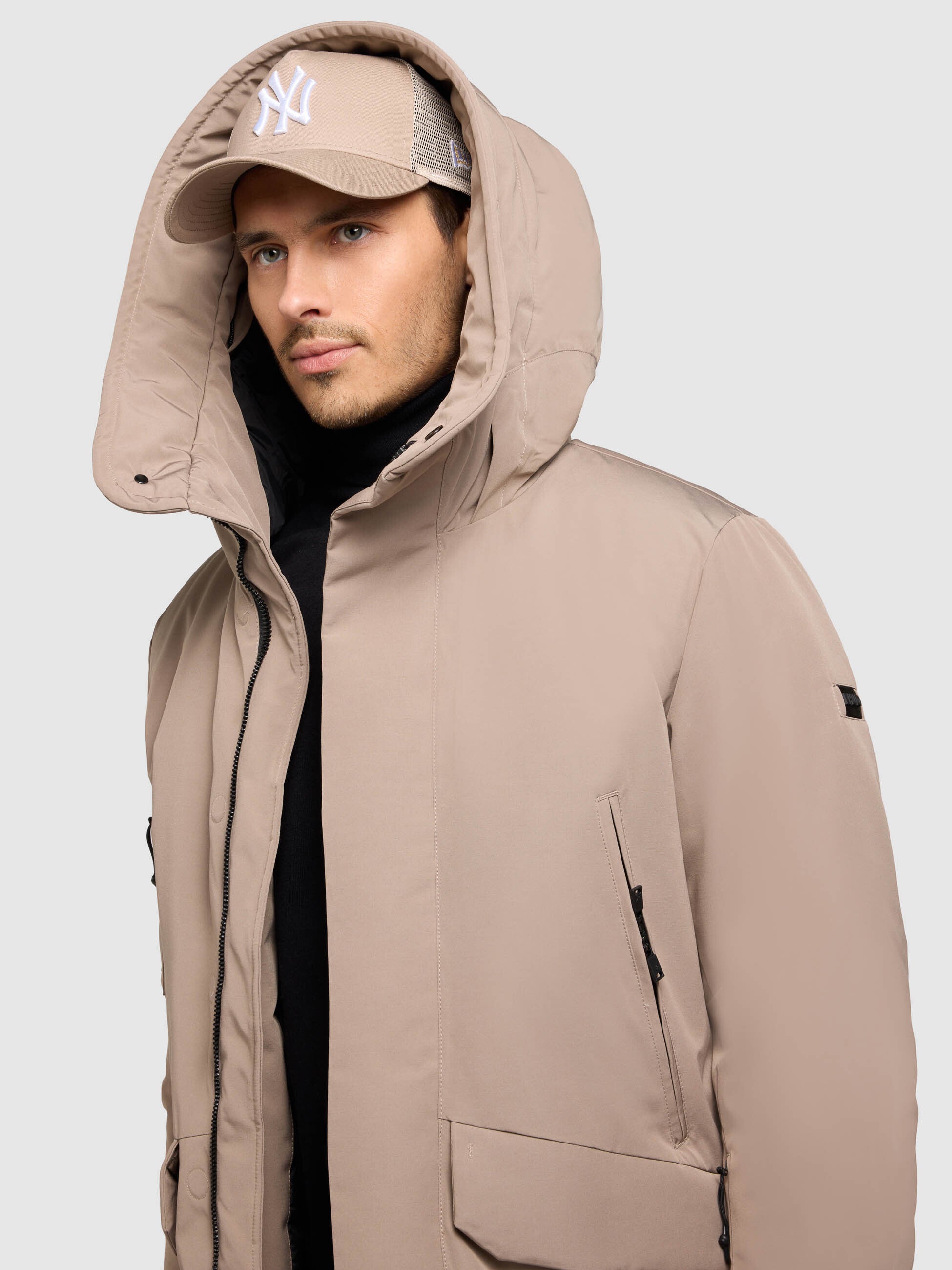 khujo-mantel-dachs-greige-urbaner-parka-kurzmantel image 7