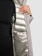 khujo-mantel-ingram4-blizzard-grey-damen-knielanger-taillierter-steppmantel image 8