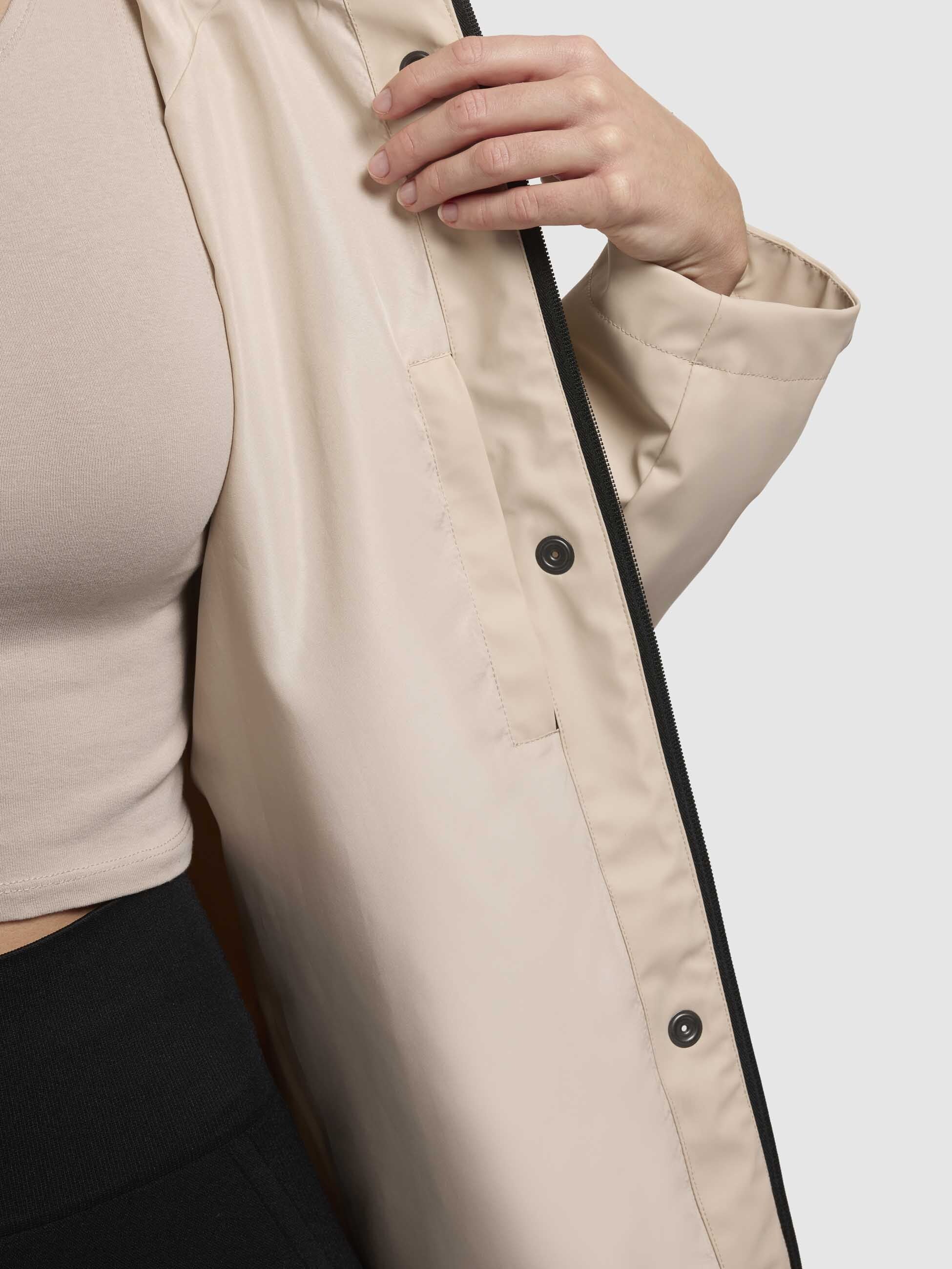 khujo-mantel-liede-beige-beschichteter-regenmantel-kurzmantel-damen image 8