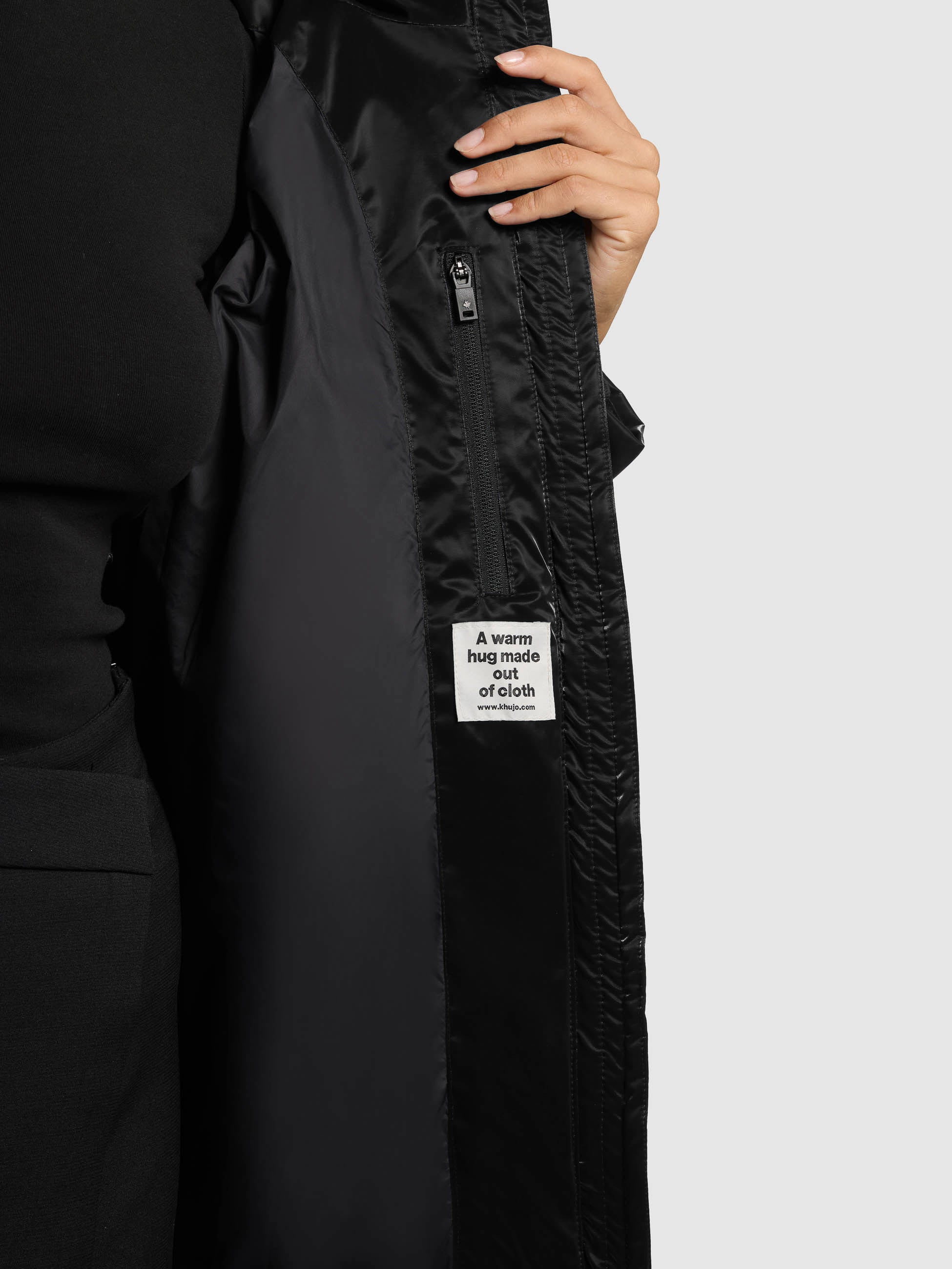 khujo-mantel-jilias6-shiny-black-damen-winter-steppmantel-mit-kapuze image 8