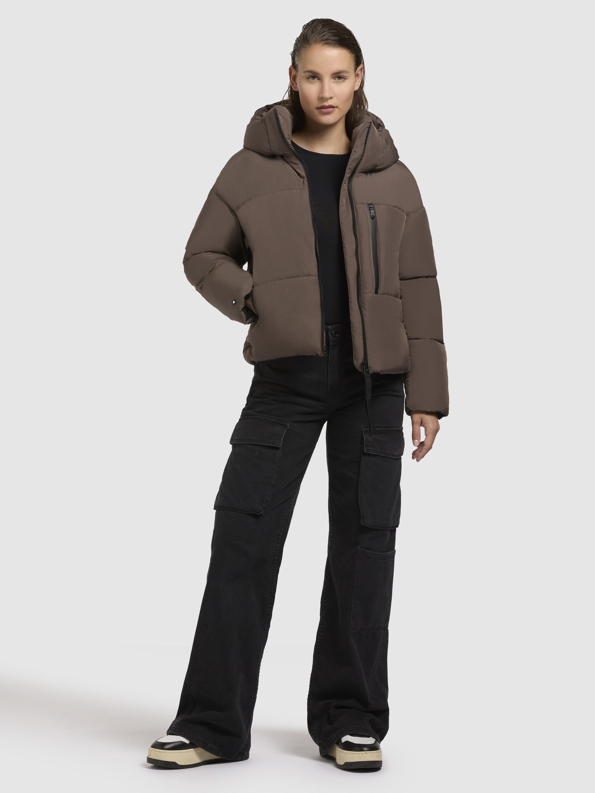 khujo-jacke-luxa-taupe-dunkel-kurze-steppjacke-damen-mit-abnehmbarer-kapuze image 6