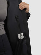 khujo-jacke-selma-black-gesteppte-steppjacke-mit-g-rtel-und-kapuze image 8