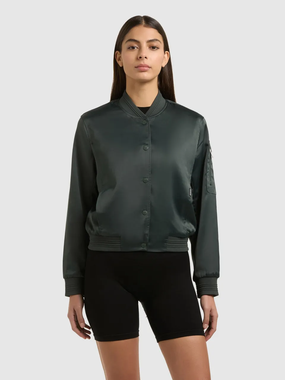 khujo-tami-damen-bomberjacke-satin-treetop-green image 1