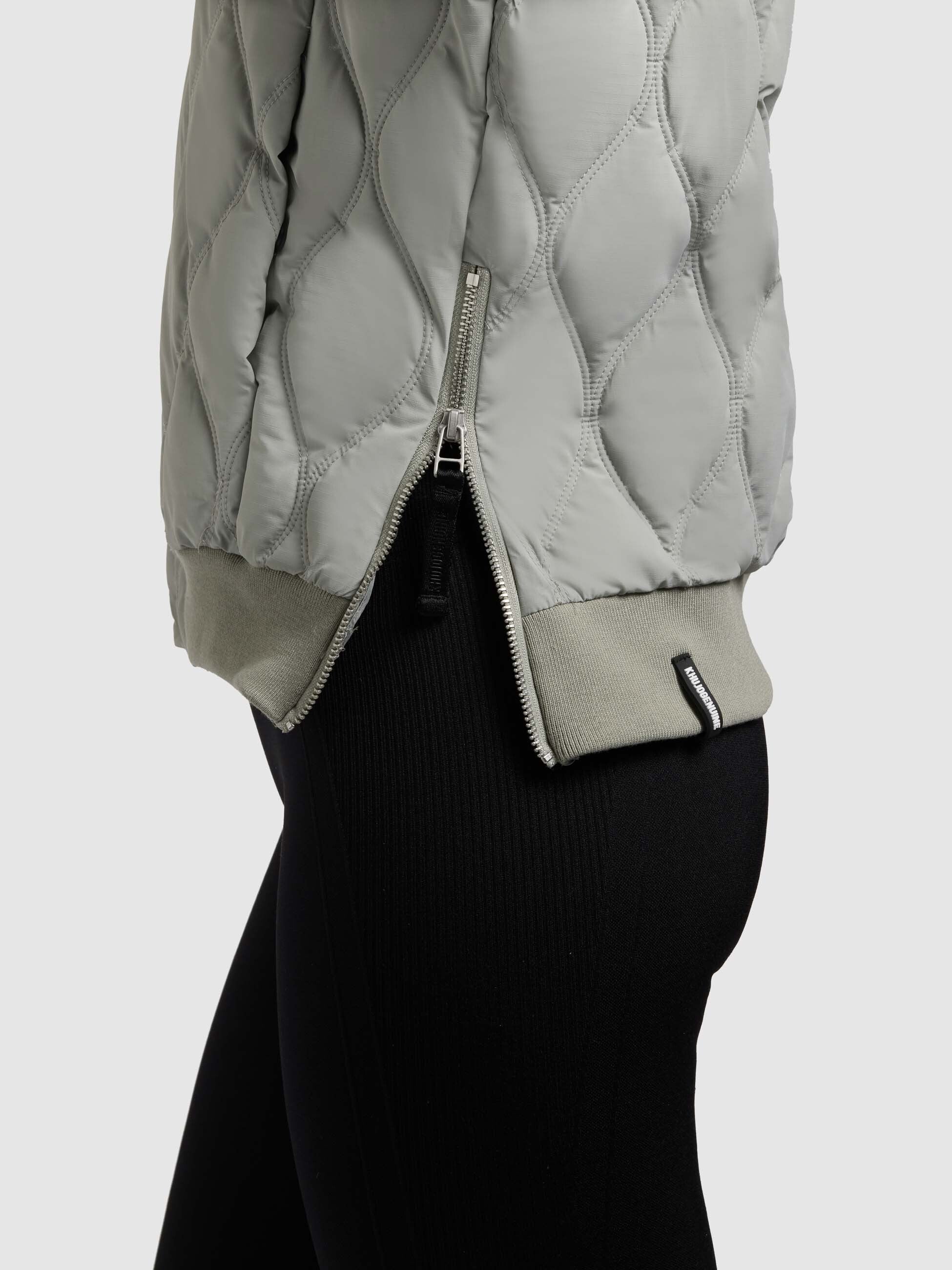 khujo-feen2-damen-bomberjacke-cloud-green-leichte-sommer-steppjacke image 8