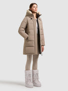 khujo-kelsi-damen-coat-greige-kurzer-steppmantel-mit-kunstfell-kapuze image 6