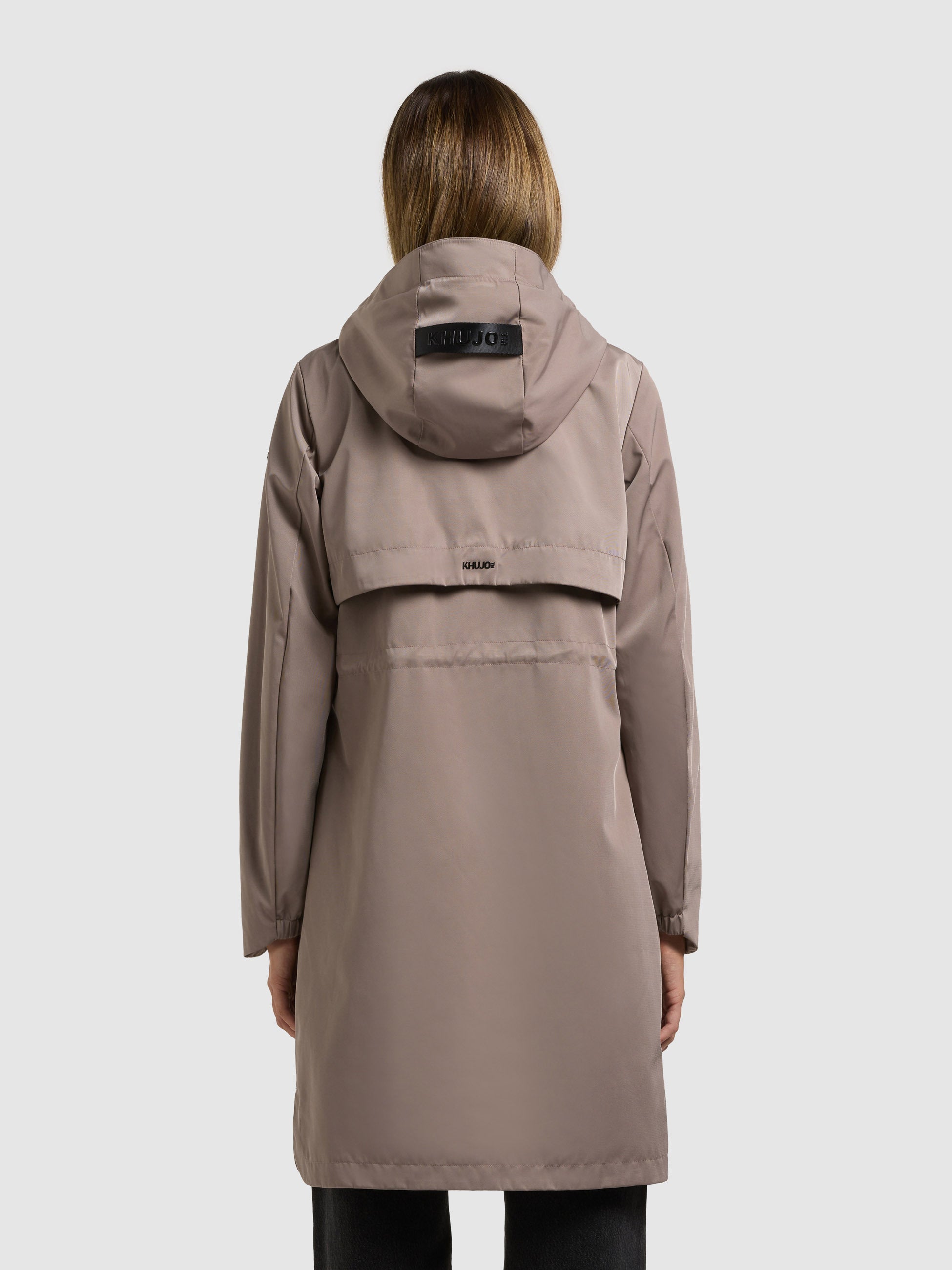 khujo-mantel-manao2-latte-brown-sommerparka-bergangsmantel-damen image 3