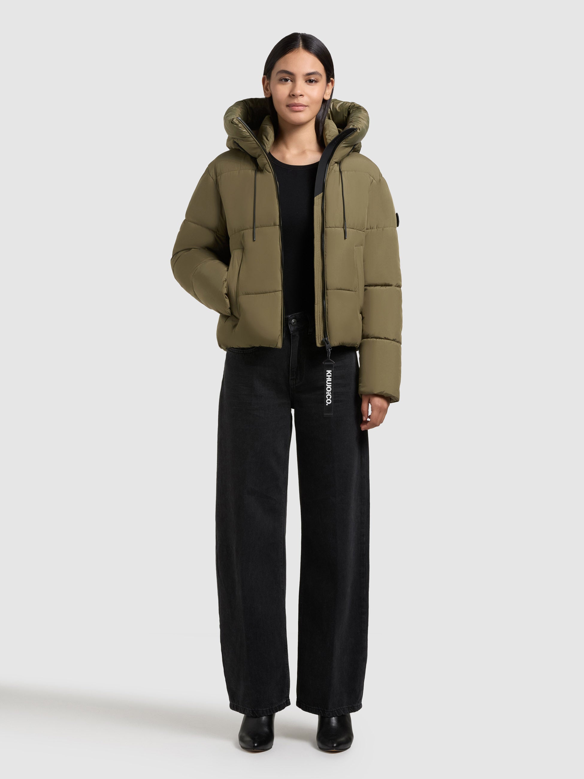 khujo-jacke-kali-scrub-green-damen-steppjacke-kurz-wattiert-mit-kapuze image 2