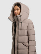 khujo-mantel-arlene-greige-slim-fit-steppmantel-mit-kapuze image 7