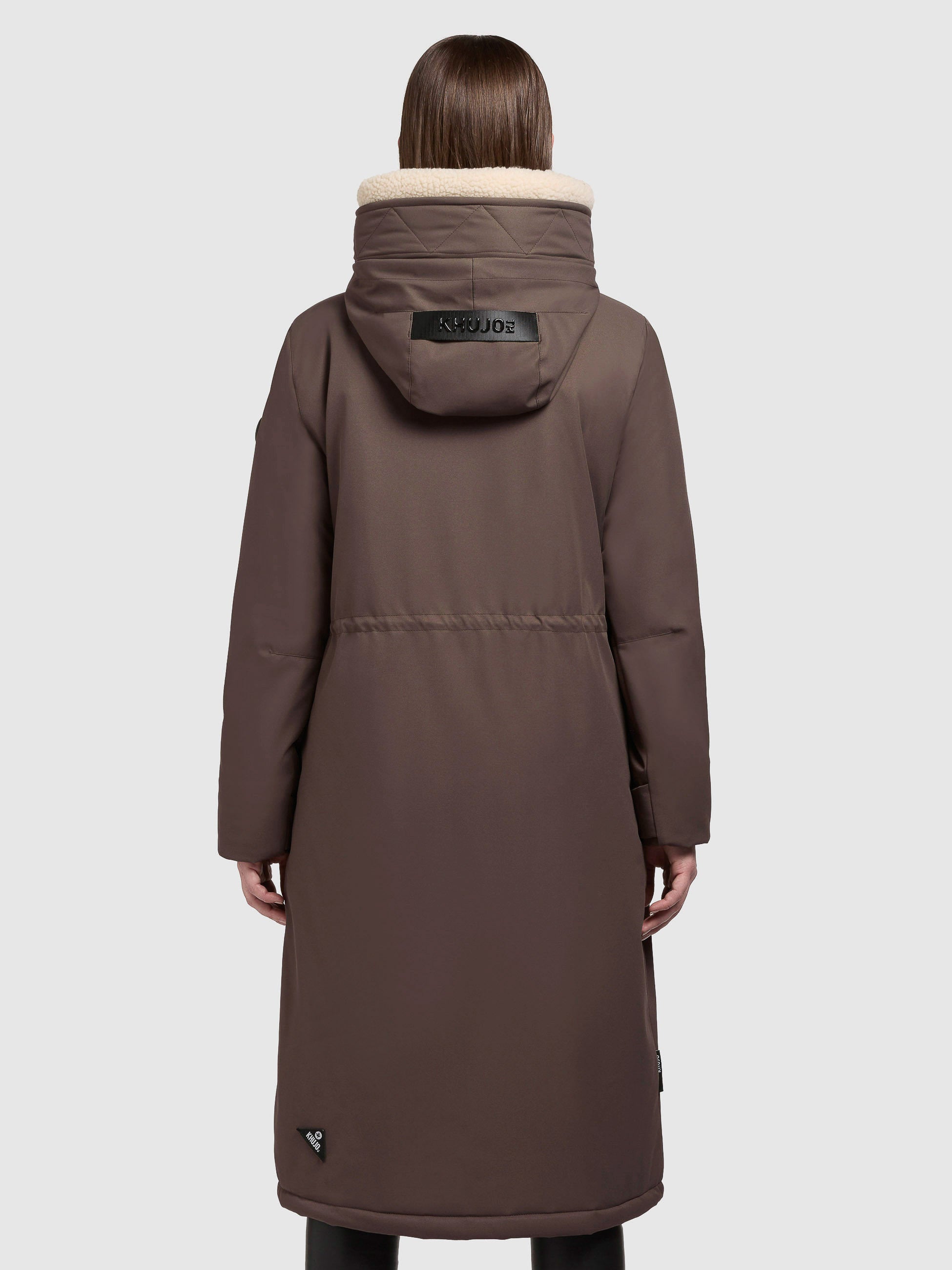 khujo-mantel-agneta-taupe-dunkel-knielanger-damen-wintermantel-mit-teddyfell-kap image 3